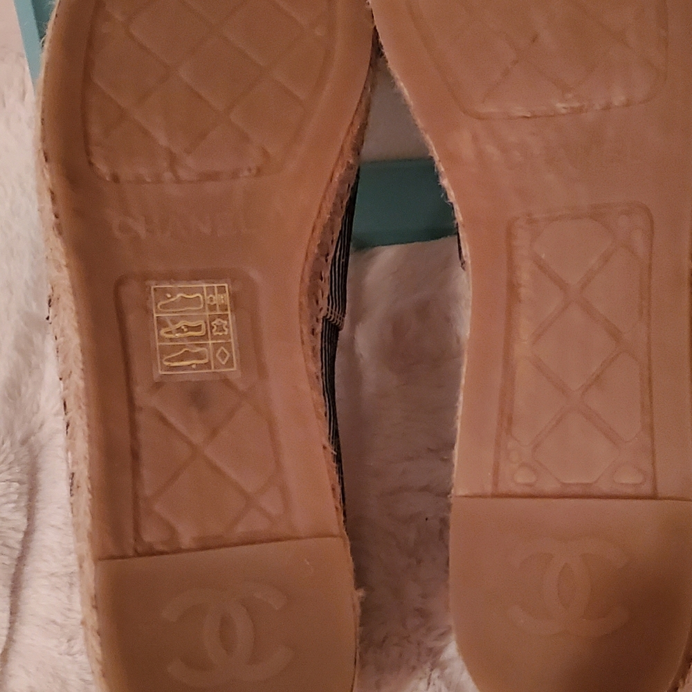 Shoes - Picture 5 of 6